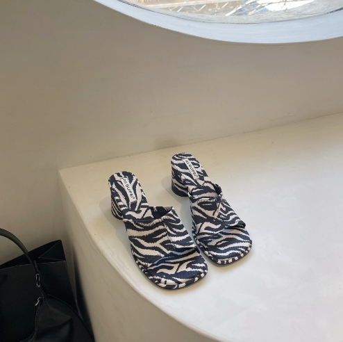 Season's New Square Head Flat Beach Sandals